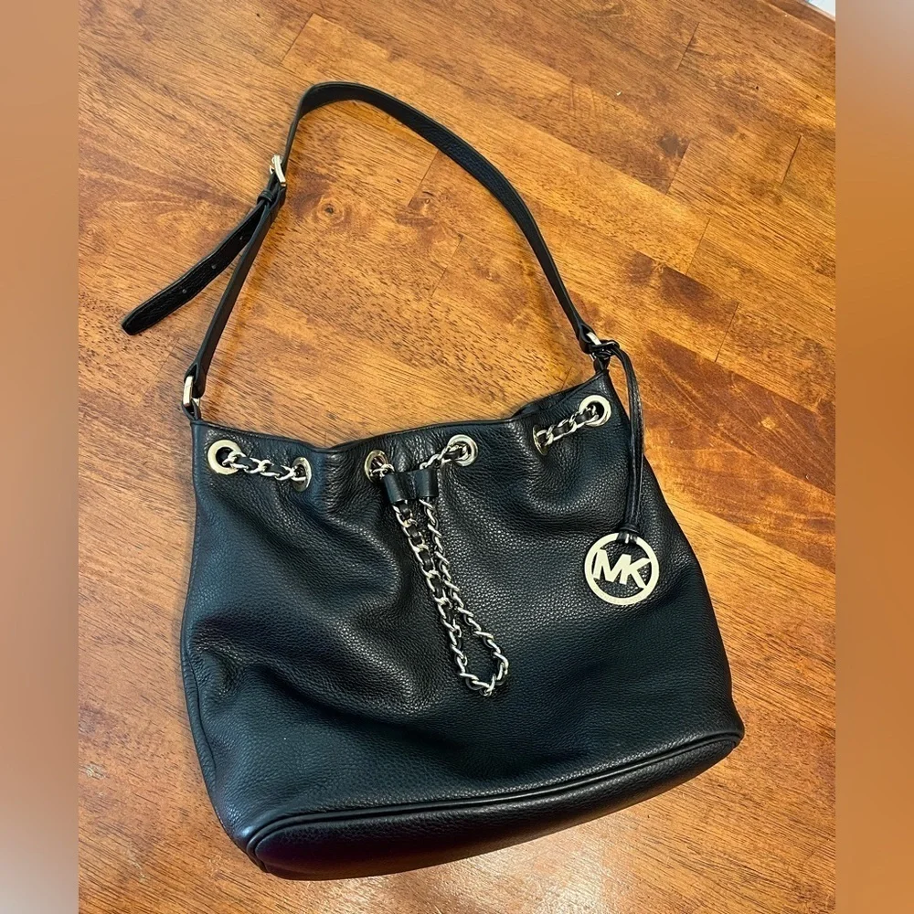 Michael Kors black Frankie Messenger bag purse